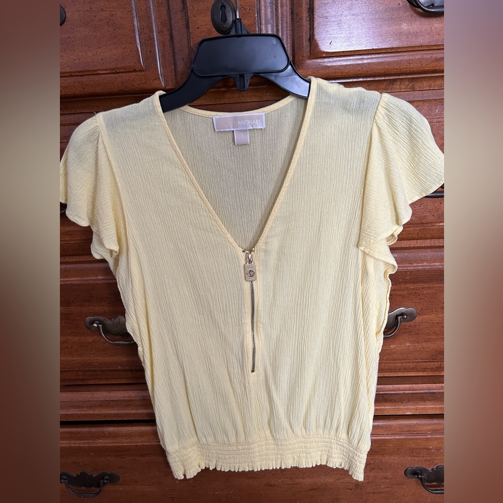 🌼 MICHAEL KORS Yellow Flutter Sleeve Blouse